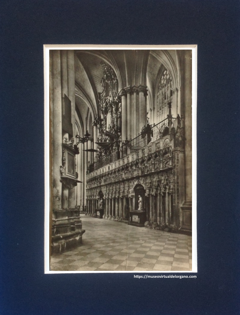 Fotografía Órgano de Pedro Liborna Echevarría de la Catedral de Toledo, vista desde la nave de San Cristóbal, Heliotipia Artística Española, ca. 1930